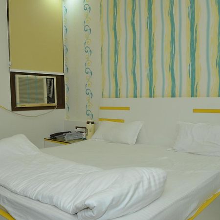 Hotel Paradise Inn Auraiya Luaran gambar