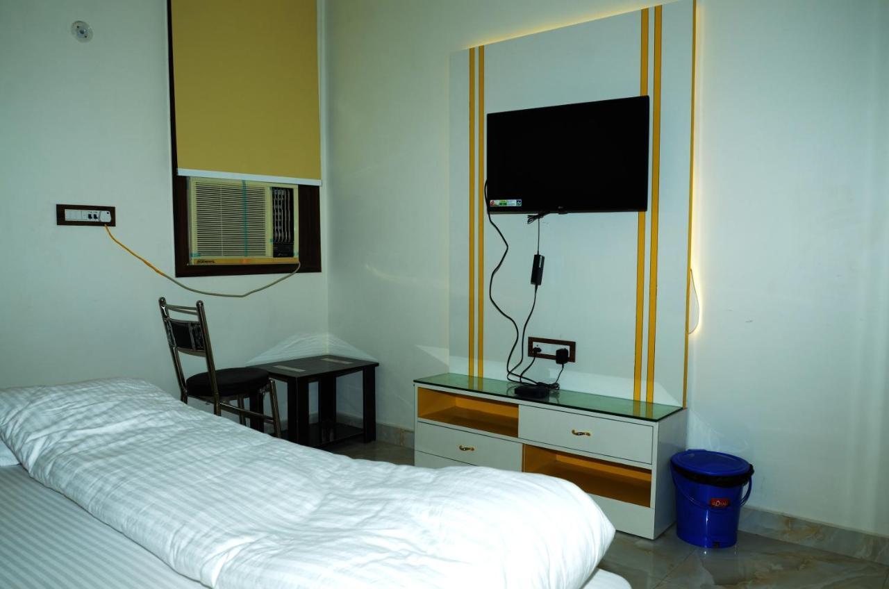 Hotel Paradise Inn Auraiya Luaran gambar