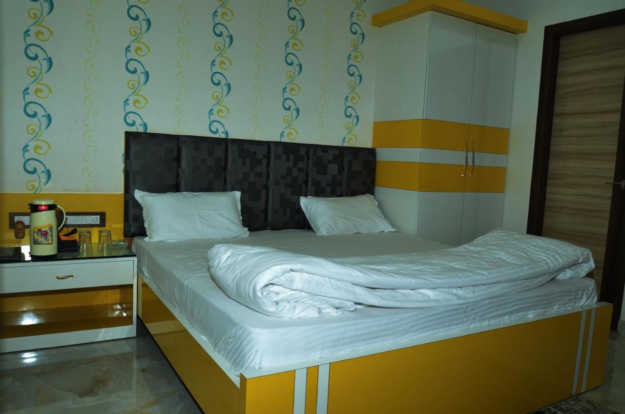 Hotel Paradise Inn Auraiya Luaran gambar