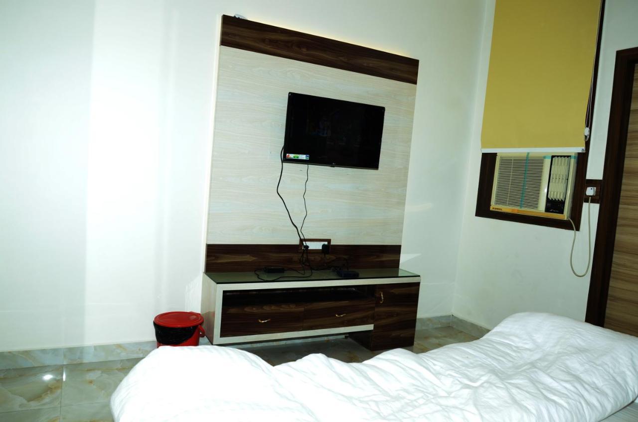 Hotel Paradise Inn Auraiya Luaran gambar