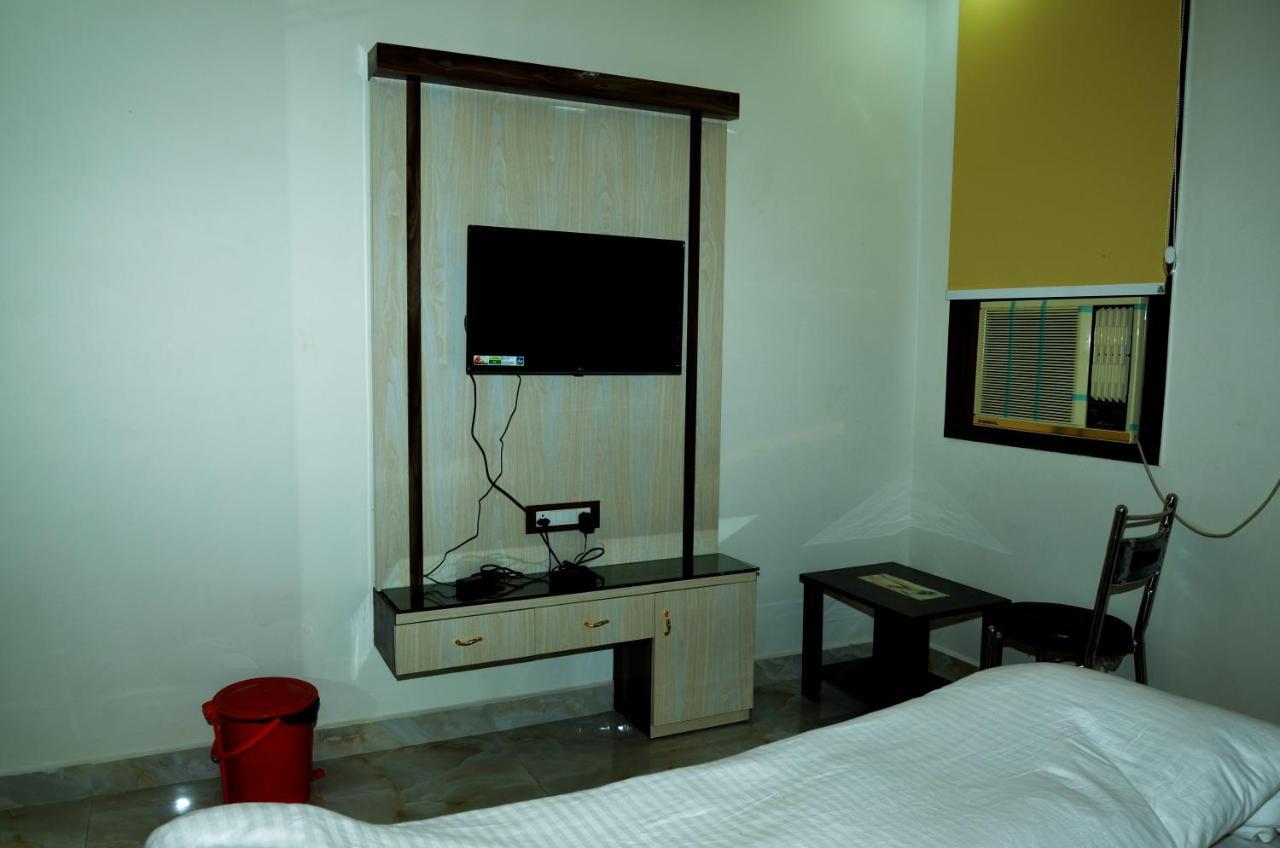 Hotel Paradise Inn Auraiya Luaran gambar